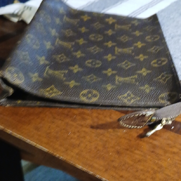 Louis Vuitton Monogram Clutch - Picture 9 of 15